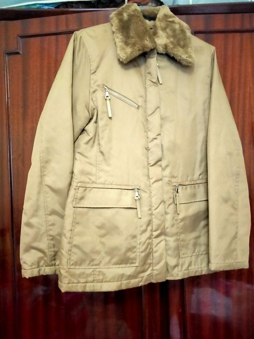 Casaco/Kispo com Gola de pêlo da Mango