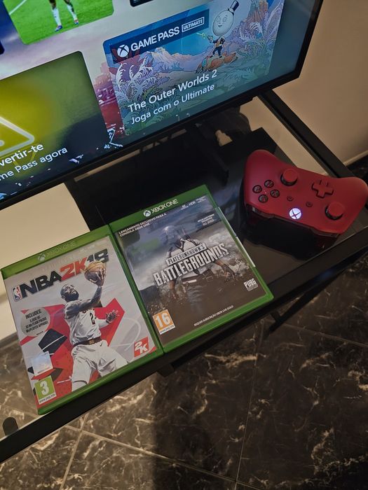 Consola Xbox One X 1TB + 2 jogos