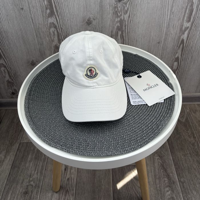 Прдам кепку Moncler