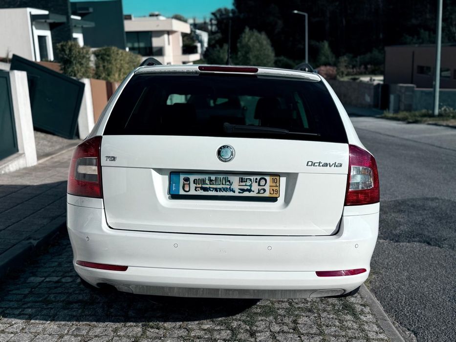 Skoda Octavia 1.6 TDi Poucos Km Nacional