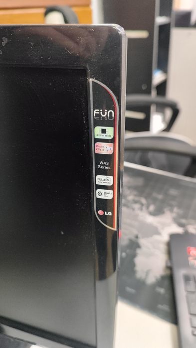 Монітор LG Flatron W2243S