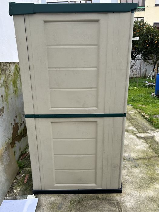 Armario/Abrigo em Resina