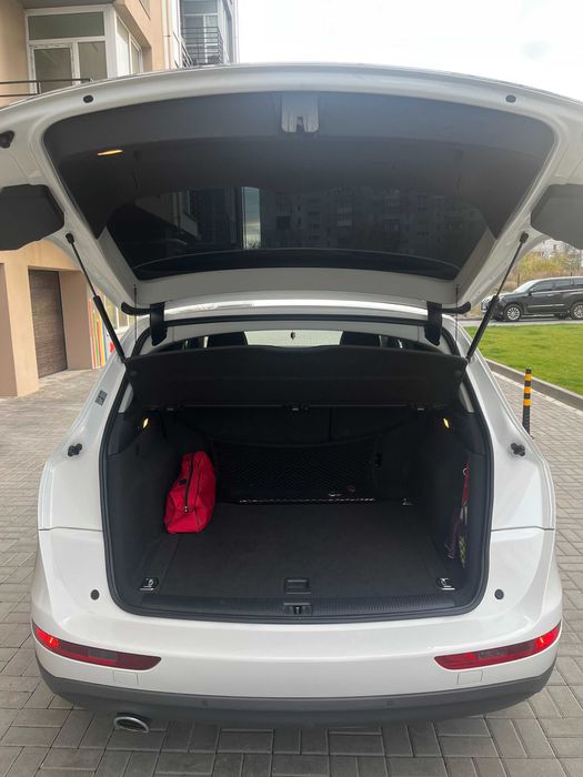 AUDI Q5 офіційний, без пошкоджень