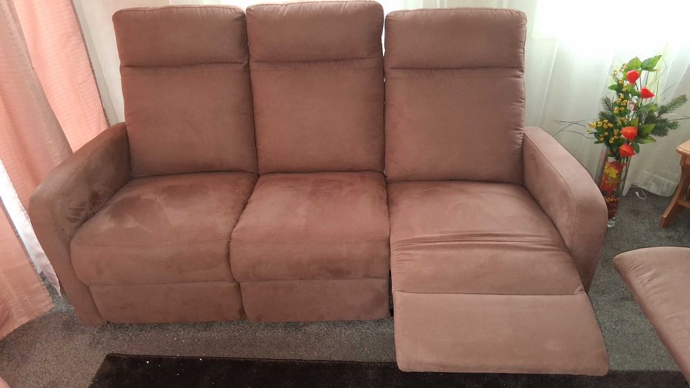 Vende-se Sofa + 2 cadeiroes como novo
