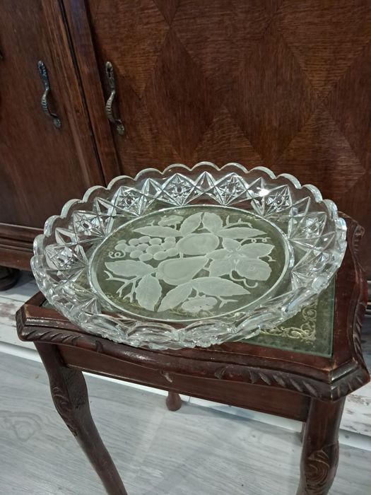 Mam do sprzedania piękny talerz na owoce