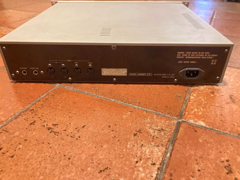 Akai S01 sampler