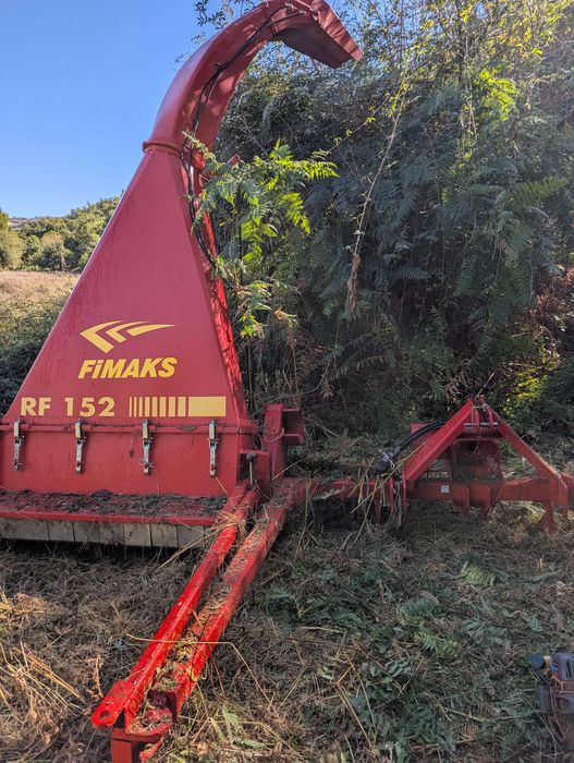 Baixa de Preço! Ensiladora Fimaks RF152 Rebocada