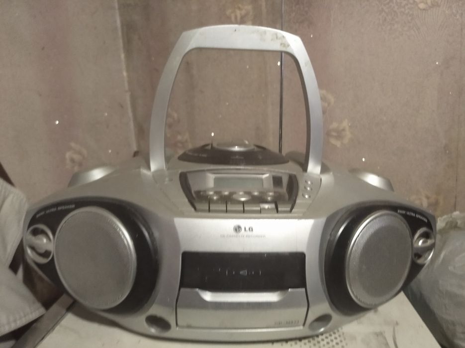 магнитолу и с радио и чтением дисков LG