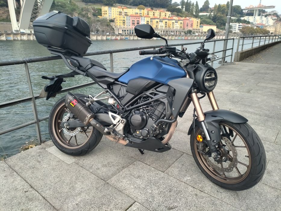 Honda CB 300 R com extras