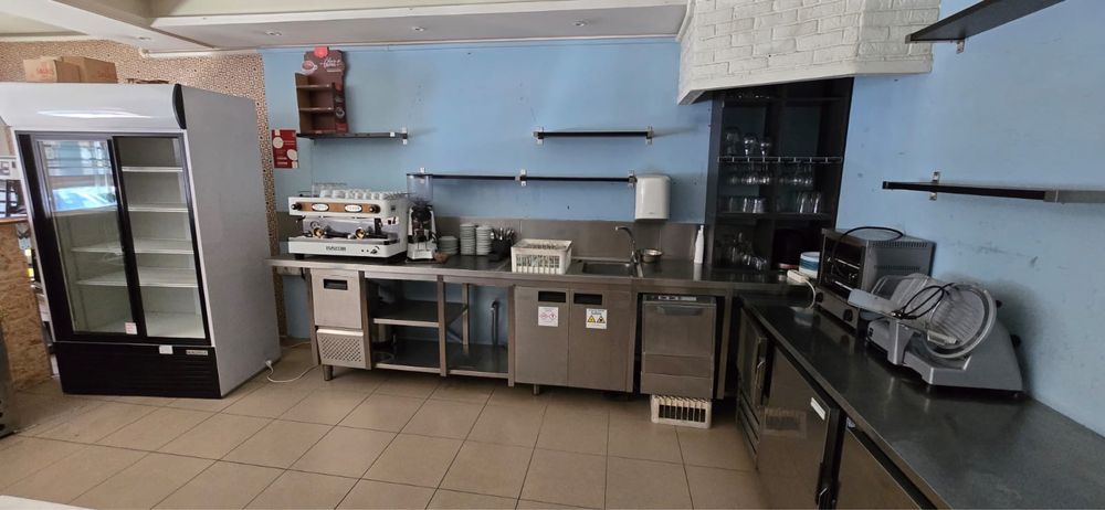 Bancada inox com lava loica e deposito para maquina de cafe