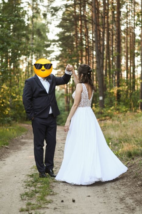 Sukienka ślubna z welonem