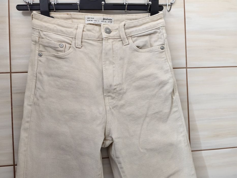 Kremowe mom jeans jeansy Stradivarius 34
