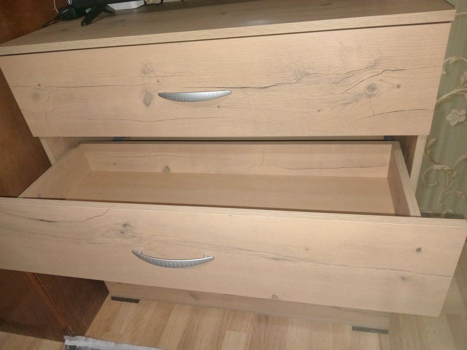 Комод для одягу на 4 шухляди