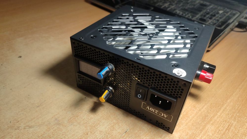 Зарядка  аккумулятора.
Аппарат с регулировкой от 0-30V по току от 0