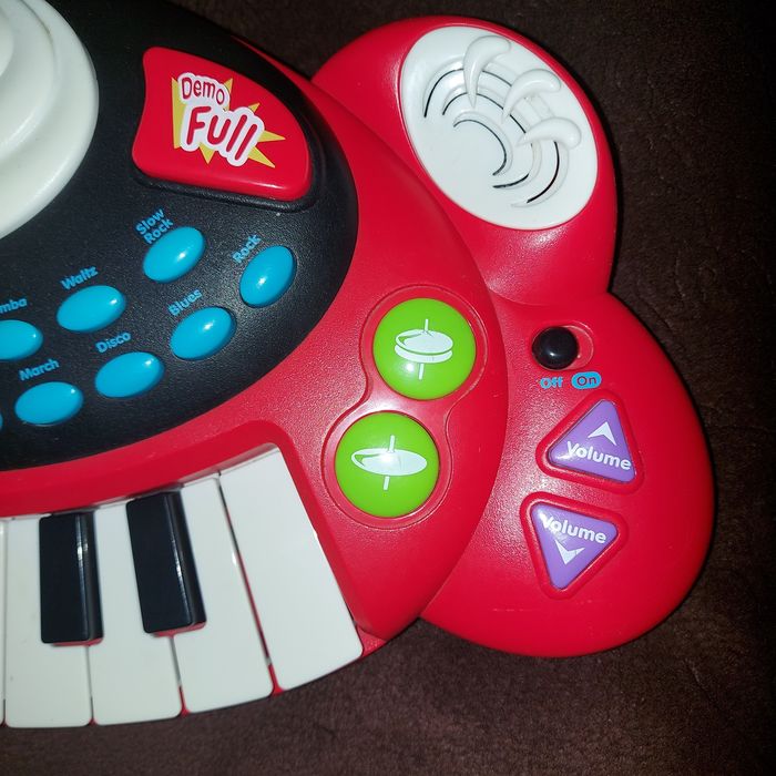 Піаніно, синтезатор, музичне дитяче