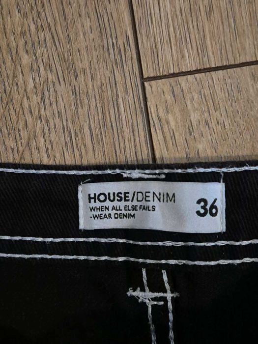 czarne krótkie spodenki house 36 S