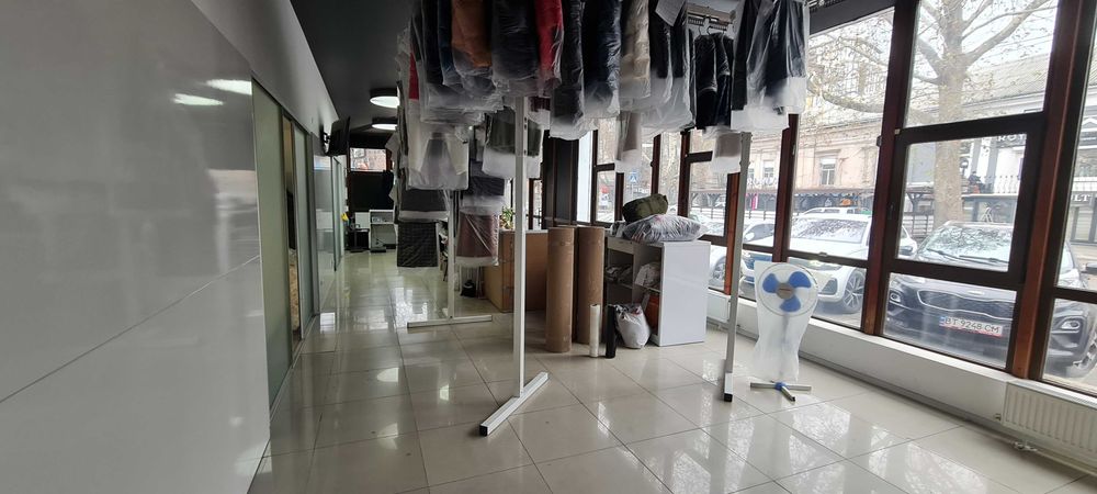 Продаж приміщення. 500 кв.м. вул. Маріупольська. Фасад.