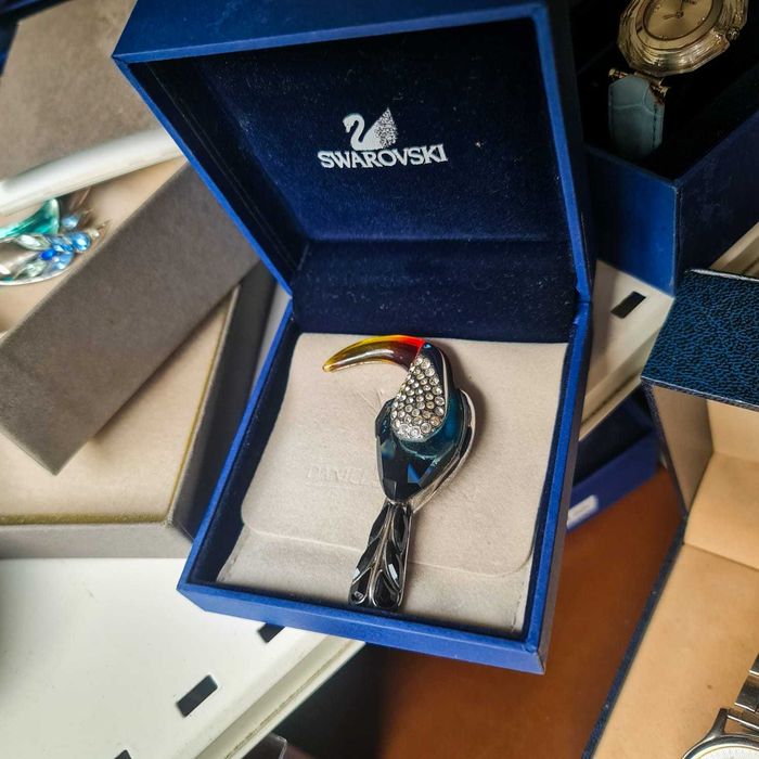 Broche Tucano Swarovski – Crystal Paradise