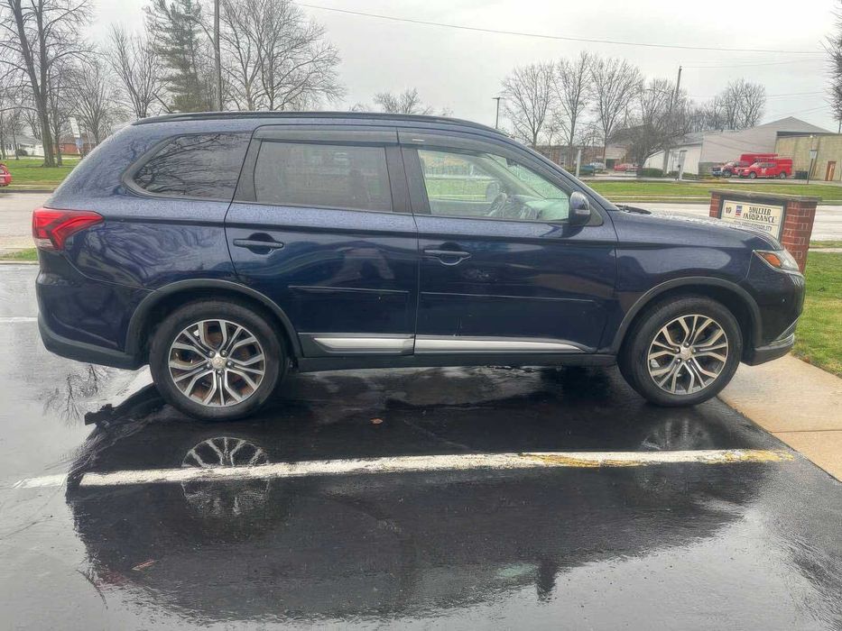 Mitsubishi Outlander      2016