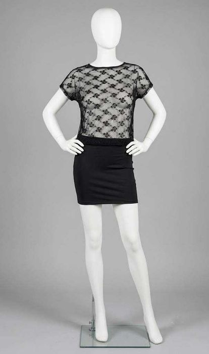 Vestido preto de renda e malha