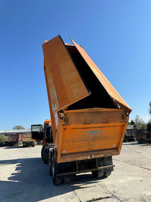 Самоскид повнопривідний з 25 кубовим герметичним кузовом