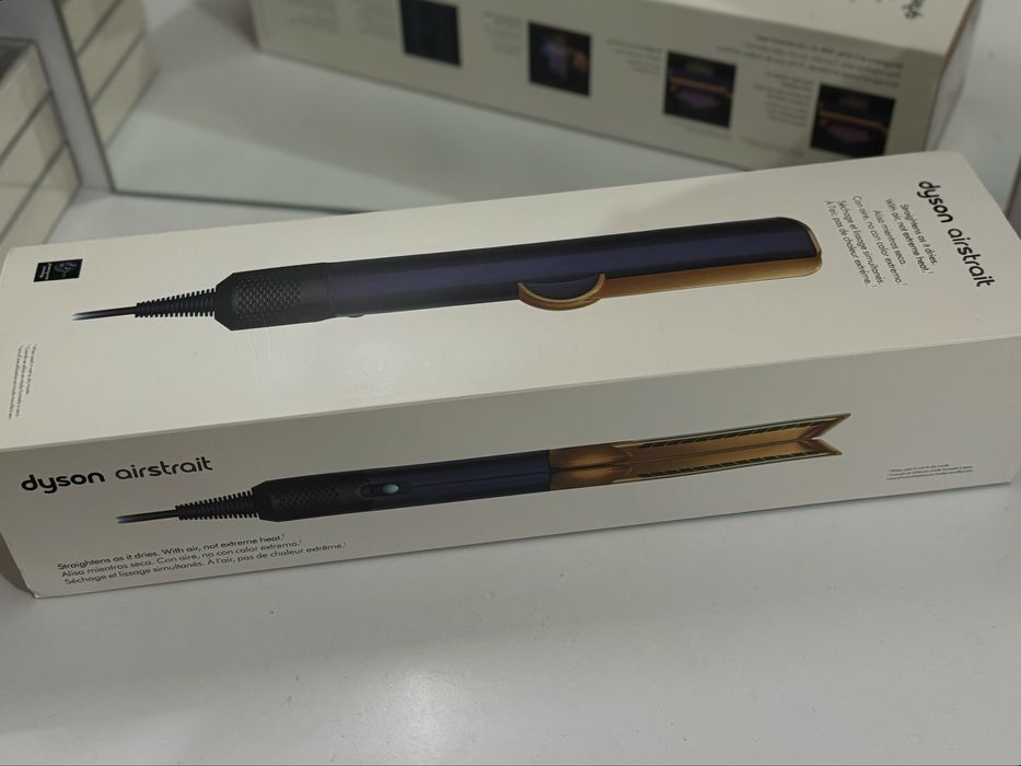 Dyson Airstrait.