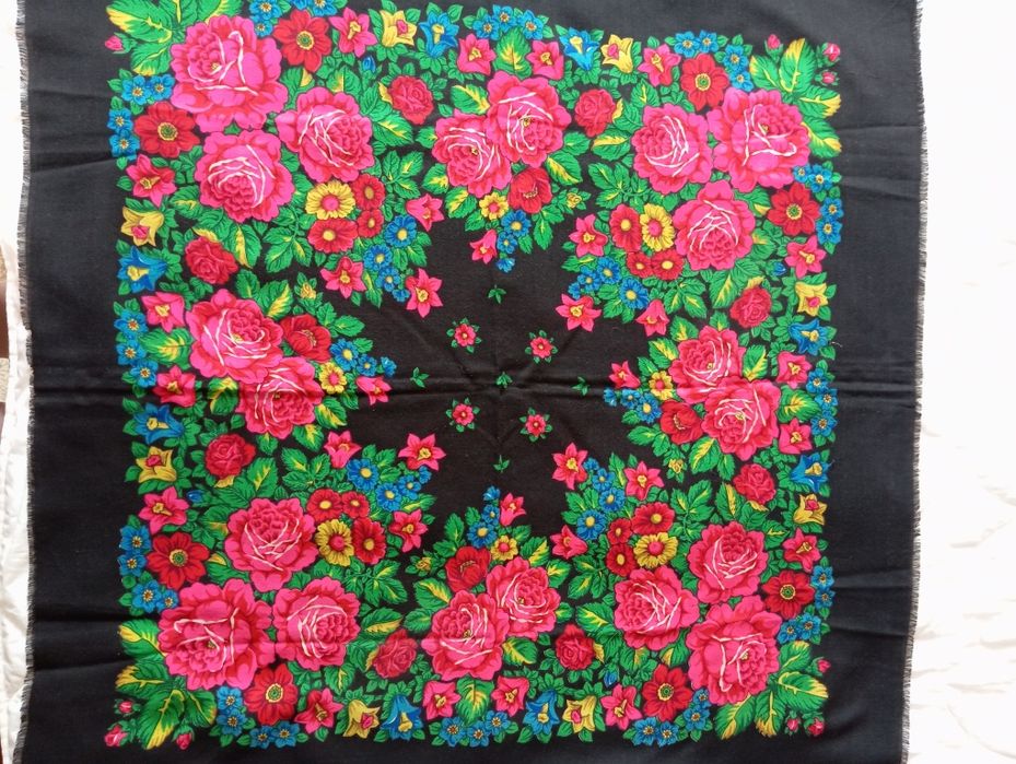 Шерстяні нові хустки