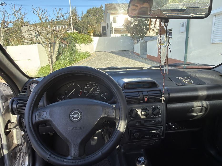 Opel Corsa B Sport (1998)- Motor Isuzu