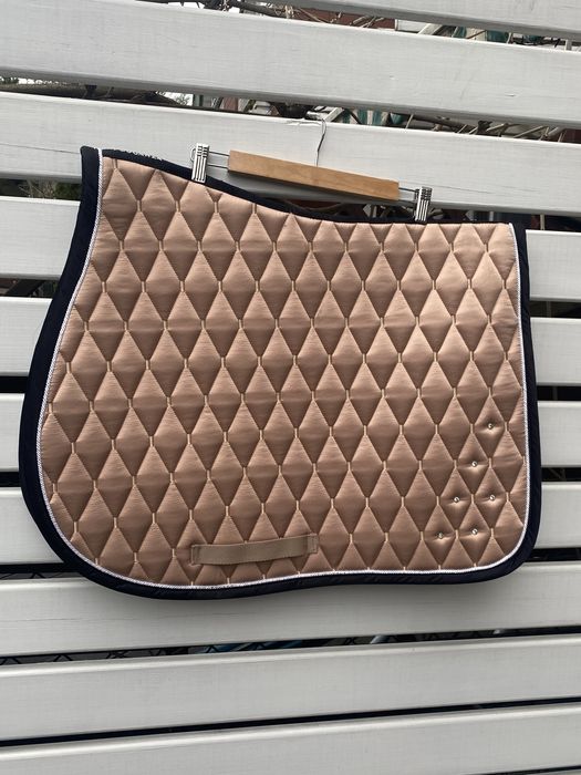 Caprak zdobiony cyrkoniami