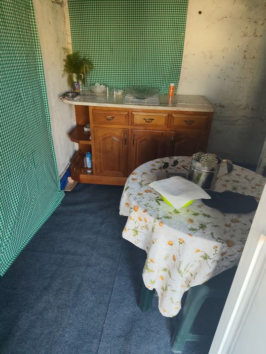 Casa da aldeia em pedra para reconstruir