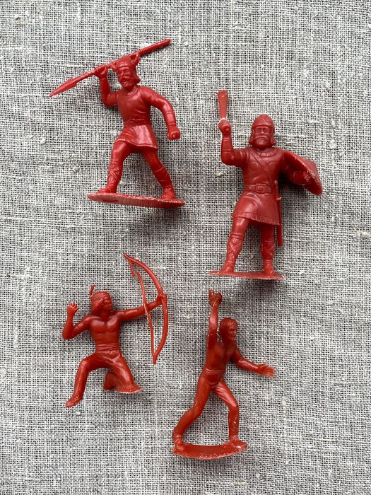 Вінтажні фігурки солдатиків СРСР, набір 4 шт, пластик