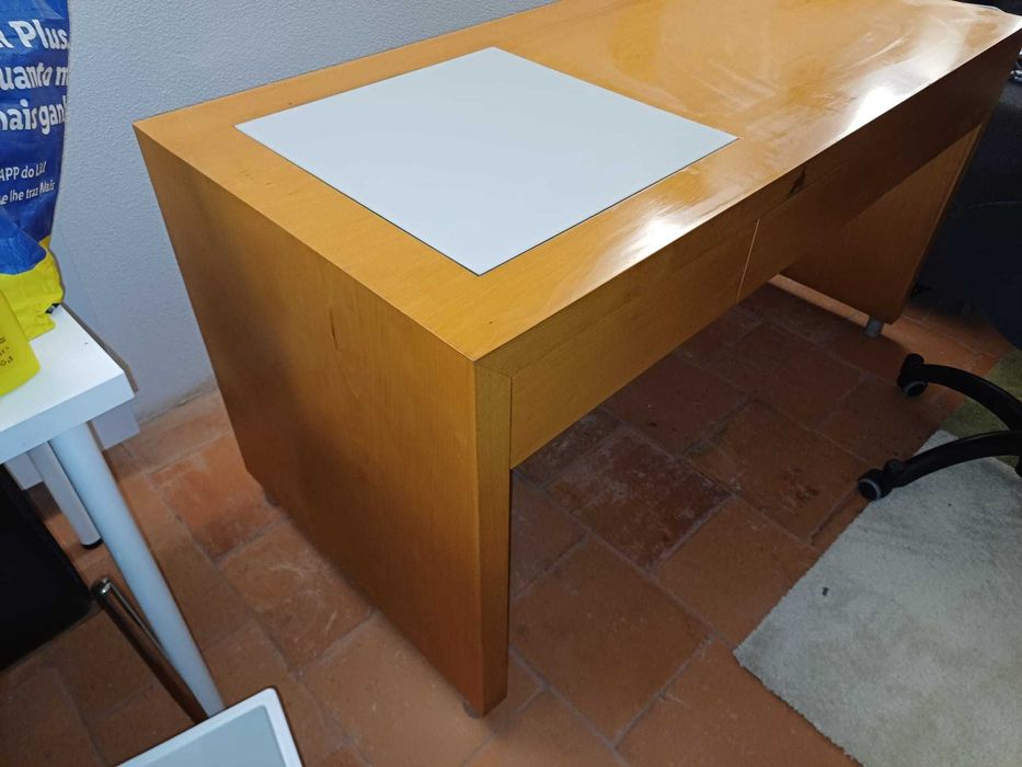 Secretaria em madeira maciça com cadeira