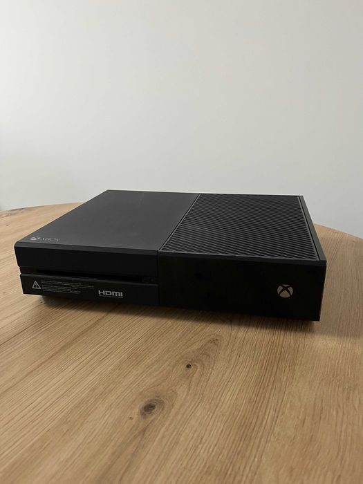 Xbox one + kinect + 2 kontrolery