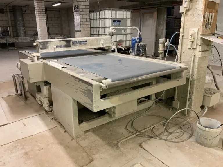 Покриття лаком, фарбування МДФ, ДСП, фанери, Гіпсокартона.