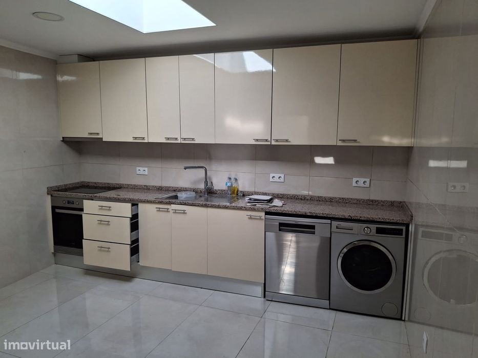 Moradia T2 c/ Anexo e Terraço, toda reabilitada - Campanhã (Dragão)