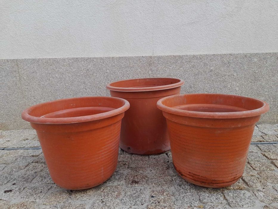Lote de 3 vasos para plantas– terracota