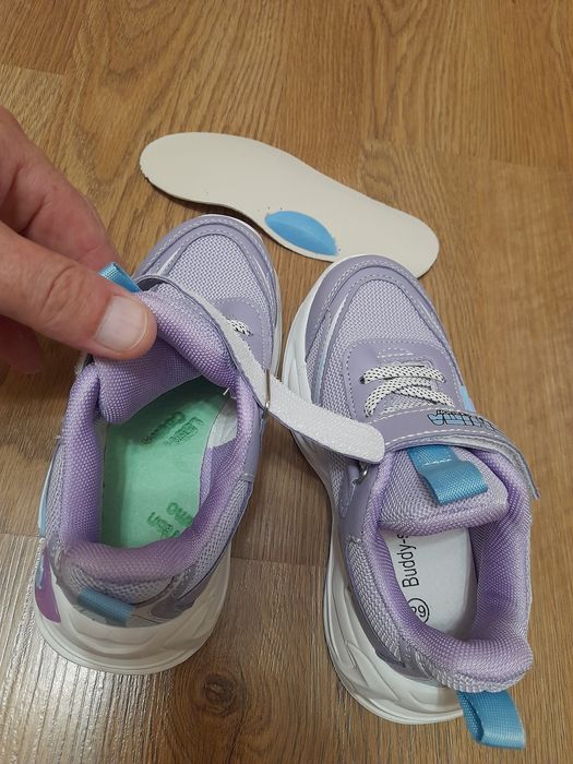 Нові кросівки дитячі для дівчинки