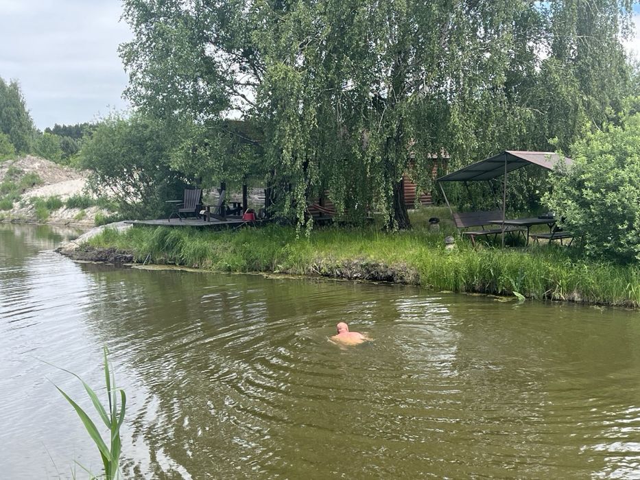Оренда будинків під Києвом подобово з чаном та сауною біля озера.