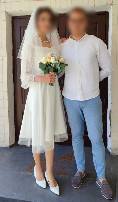 Святкова біла сукня міді