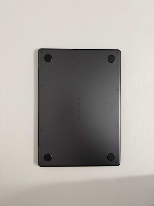 Macbook Pro M3 18GB RAM 512GB SSD - Gwiezdna Czerń