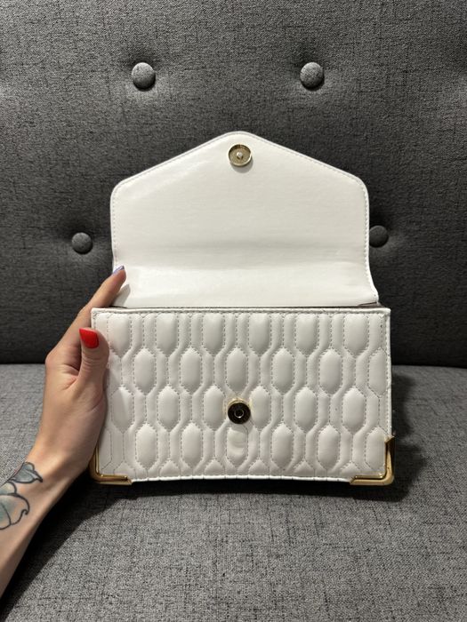 Біла сумочка aldo зі змією