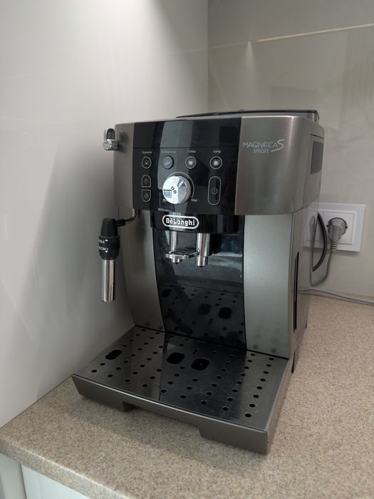Кавомашина Delonghi Magnifica Smart б/в
