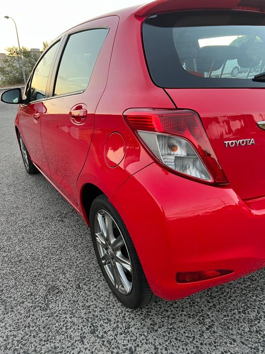 Toyota yaris D4D diesel vermelho Ano 2013/03 Activo