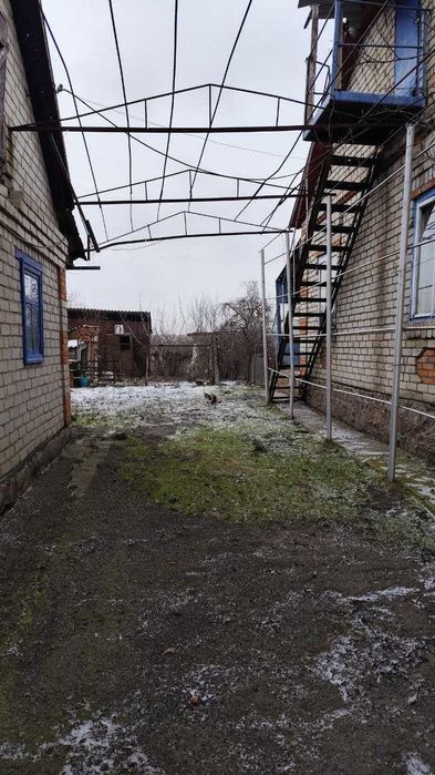 Продаж будинку з меблями