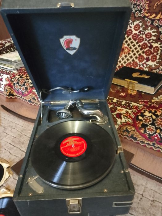 Патефон, пластинки к патефону