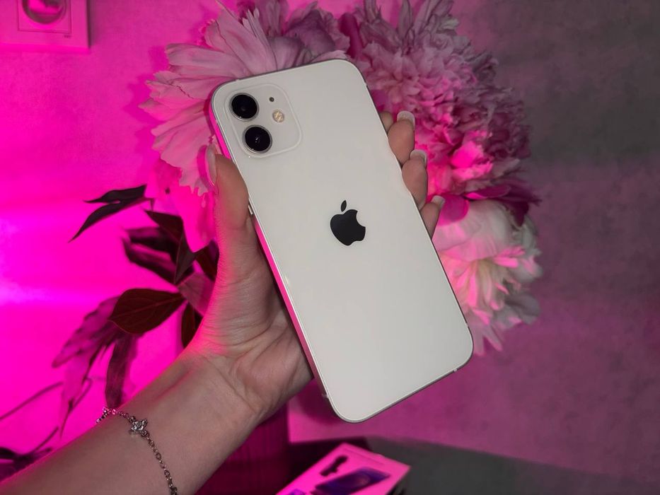 iPhone 12 на 64 Gb, аккум 78%