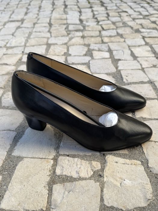 Sapatos salto alto pretos