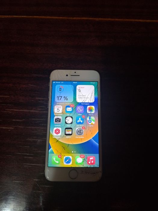 IPhone 8 64gb білого кольору