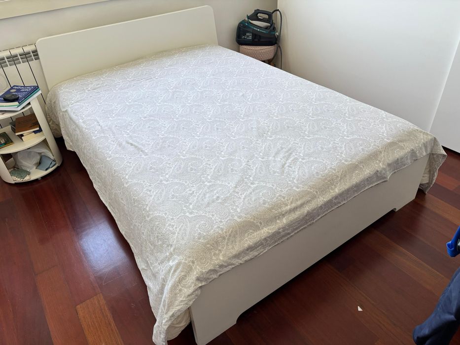Cama IKEA semi nova + colchão