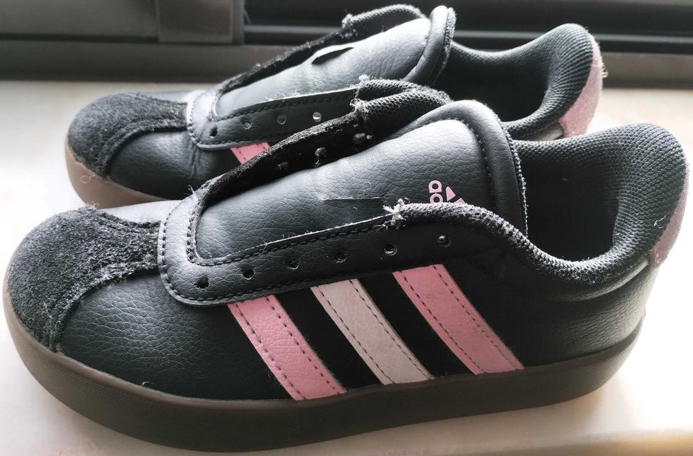 Ténis Adidas 28,5 Criança Preto e Rosa
